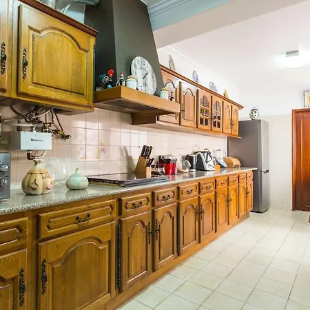 Quarto, Com Casa De Banho Privado E Pequeno Almoco *